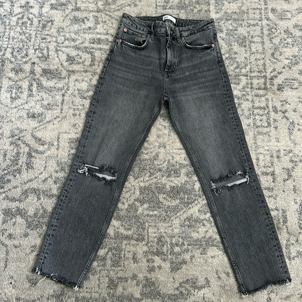 ZARA BLACK DENIM JEANS PANTS RIPPED DISTRESSED ON KNEE LIKE NEW SZ 6 or 38 S